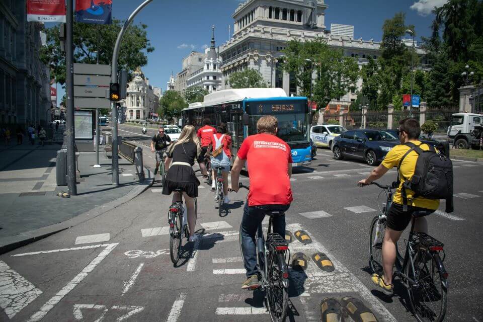 Madrid: Highlights Bike Tour with Optional E-Bike or Tapas