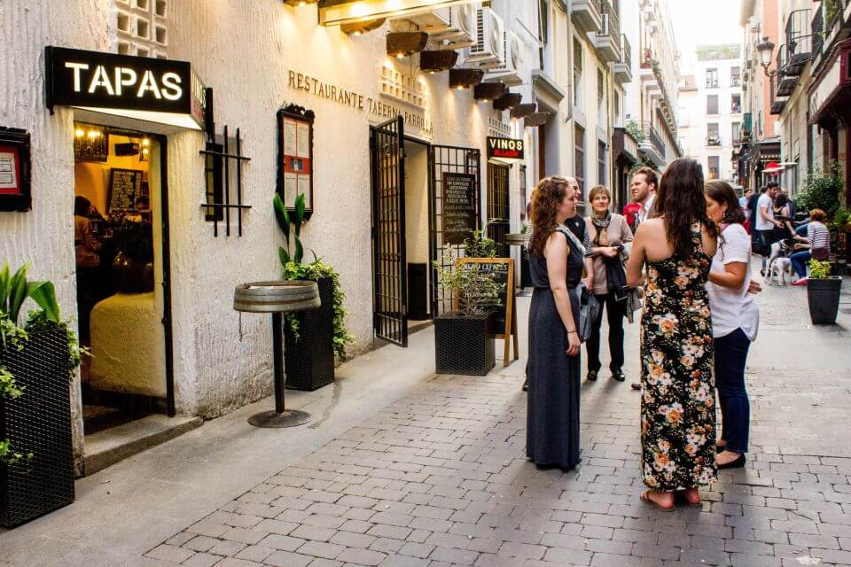 Madrid: Wine and Tapas Walking Tour