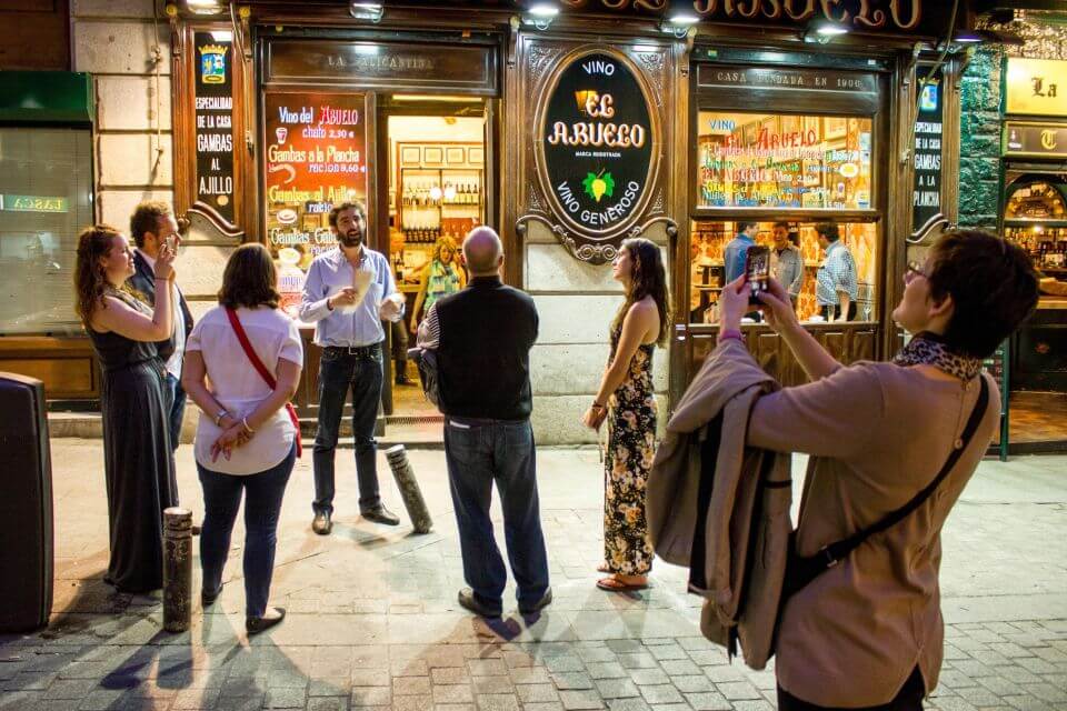 Madrid: Wine and Tapas Walking Tour